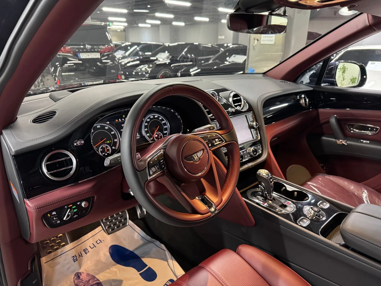 Bentley Bentayga V8* ЛЮК* ОБДУХВАНЕ* МАСАЖ* 360* KEYLESS* КРАЙНА ЦЕ, снимка 4 - Автомобили и джипове - 55336495