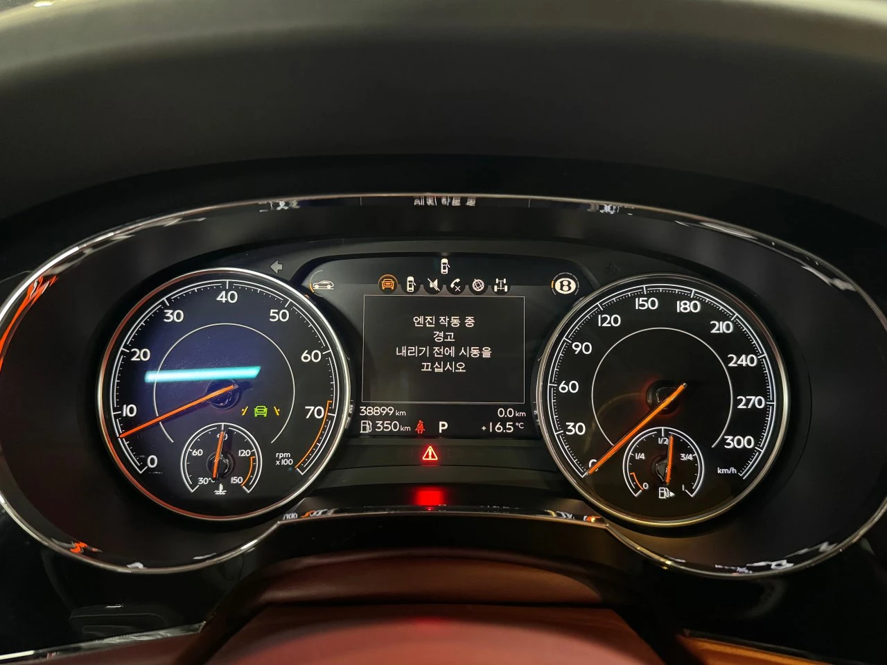 Bentley Bentayga V8* ЛЮК* ОБДУХВАНЕ* МАСАЖ* 360* KEYLESS* КРАЙНА ЦЕ, снимка 6 - Автомобили и джипове - 55336495