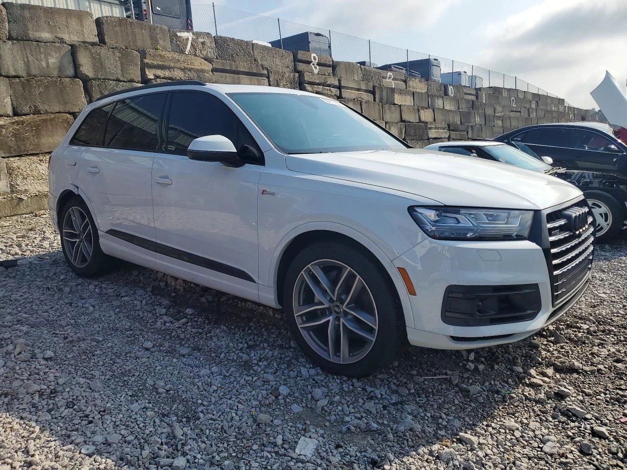 Audi Q7 PRESTIGE* BOSE* MATRIX* HUD* DISTRONIC* PANO* FULL, снимка 3 - Автомобили и джипове - 55838061