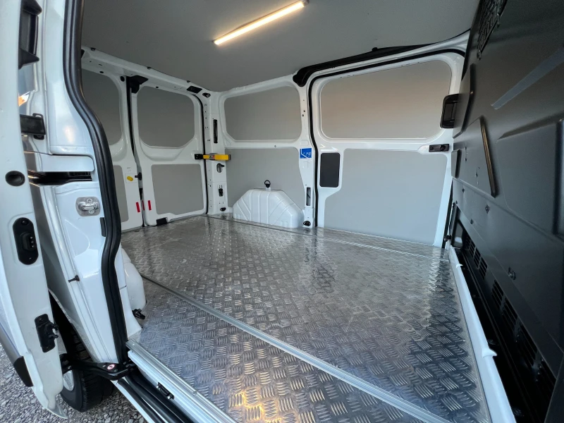 Ford Transit 2.0TDCi 170к.с./АВТОМАТИК/ДИСТРОНИК/Две стр. врати, снимка 12 - Бусове и автобуси - 49369093