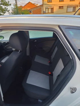 Seat Ibiza 1.6 TDI, снимка 9