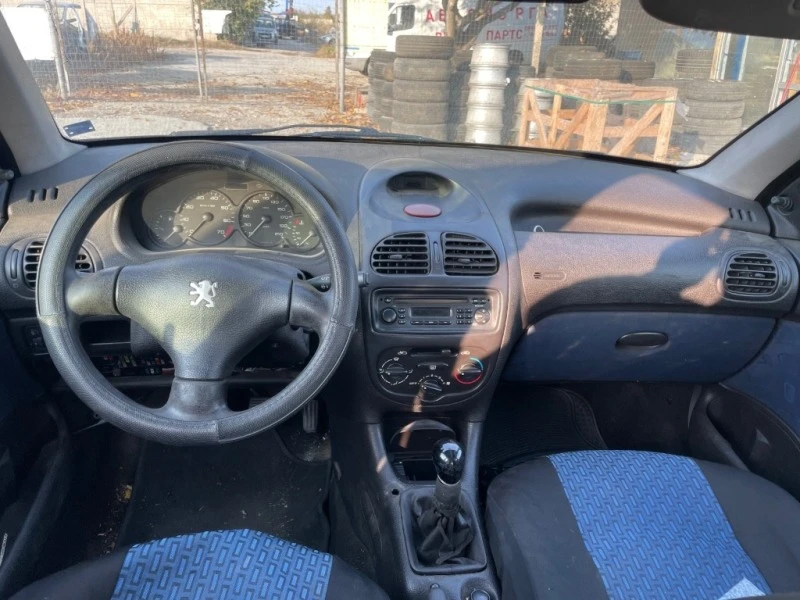 Peugeot 206 1.1, снимка 2 - Автомобили и джипове - 40362116