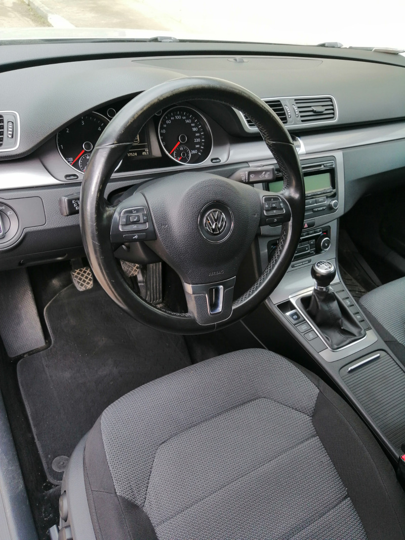 VW Passat 1.6, снимка 10 - Автомобили и джипове - 40731808