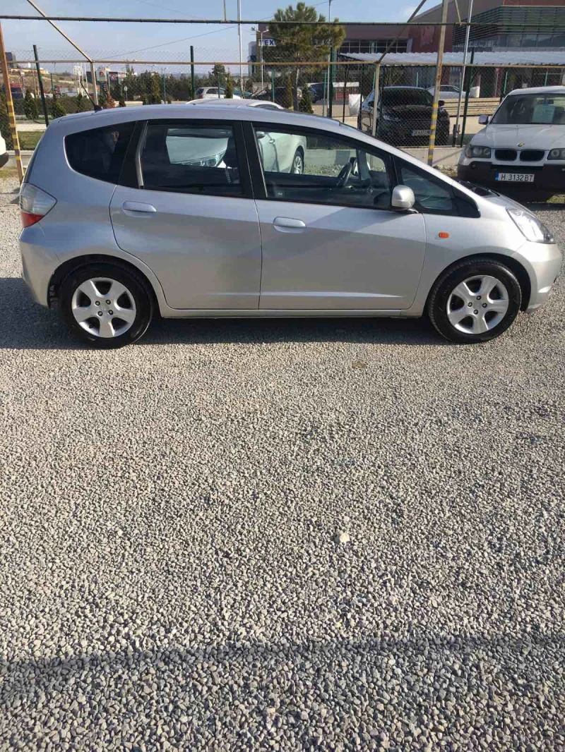 Honda Jazz, снимка 3 - Автомобили и джипове - 49471647