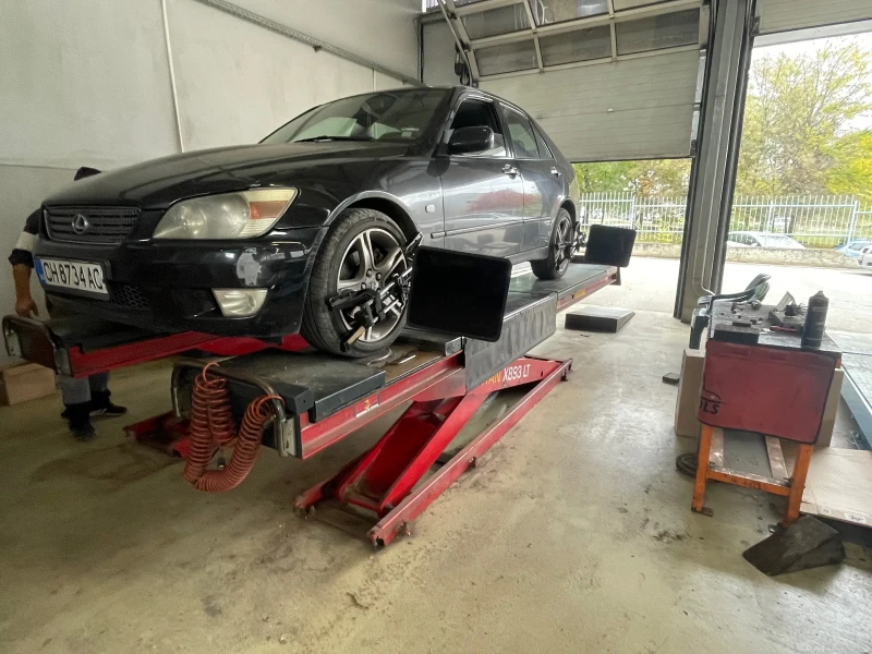 Lexus IS 200, снимка 12 - Автомобили и джипове - 52348198