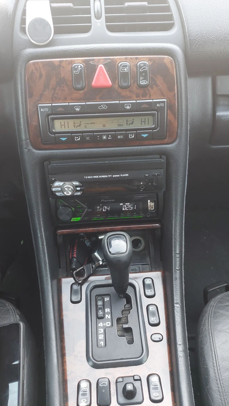 Mercedes-Benz CLK Clk 320 бензин- газ, снимка 9 - Автомобили и джипове - 52585427