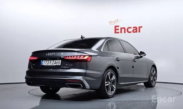 Audi A4 QUATTRO / 45 TFSI / S-LINE / HUD / DISTR / ЛИЗИНГ, снимка 2 - Автомобили и джипове - 55425225