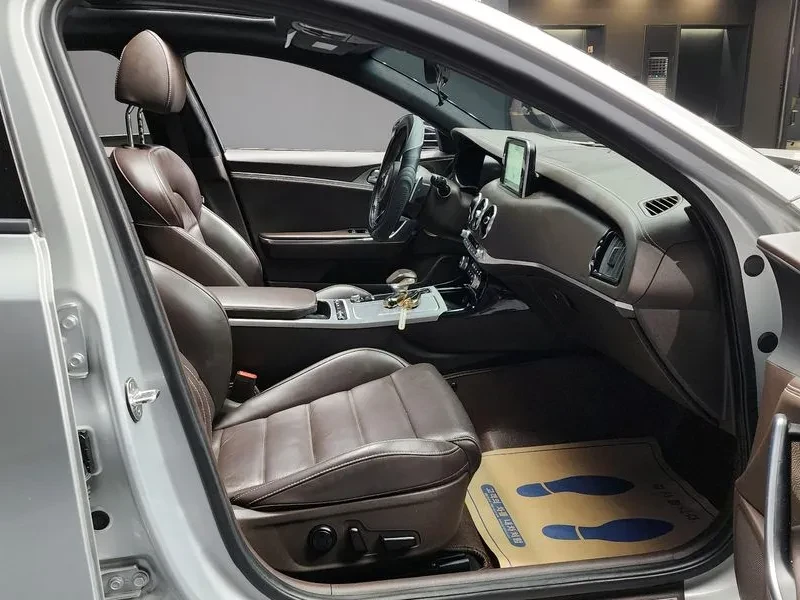 Kia Stinger 3.3 2WD GT - САМО 30% АВАНС , снимка 10 - Автомобили и джипове - 55888074