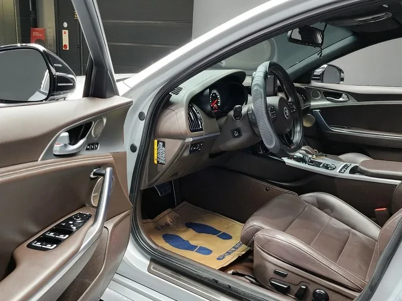 Kia Stinger 3.3 2WD GT - САМО 30% АВАНС , снимка 11 - Автомобили и джипове - 55888074