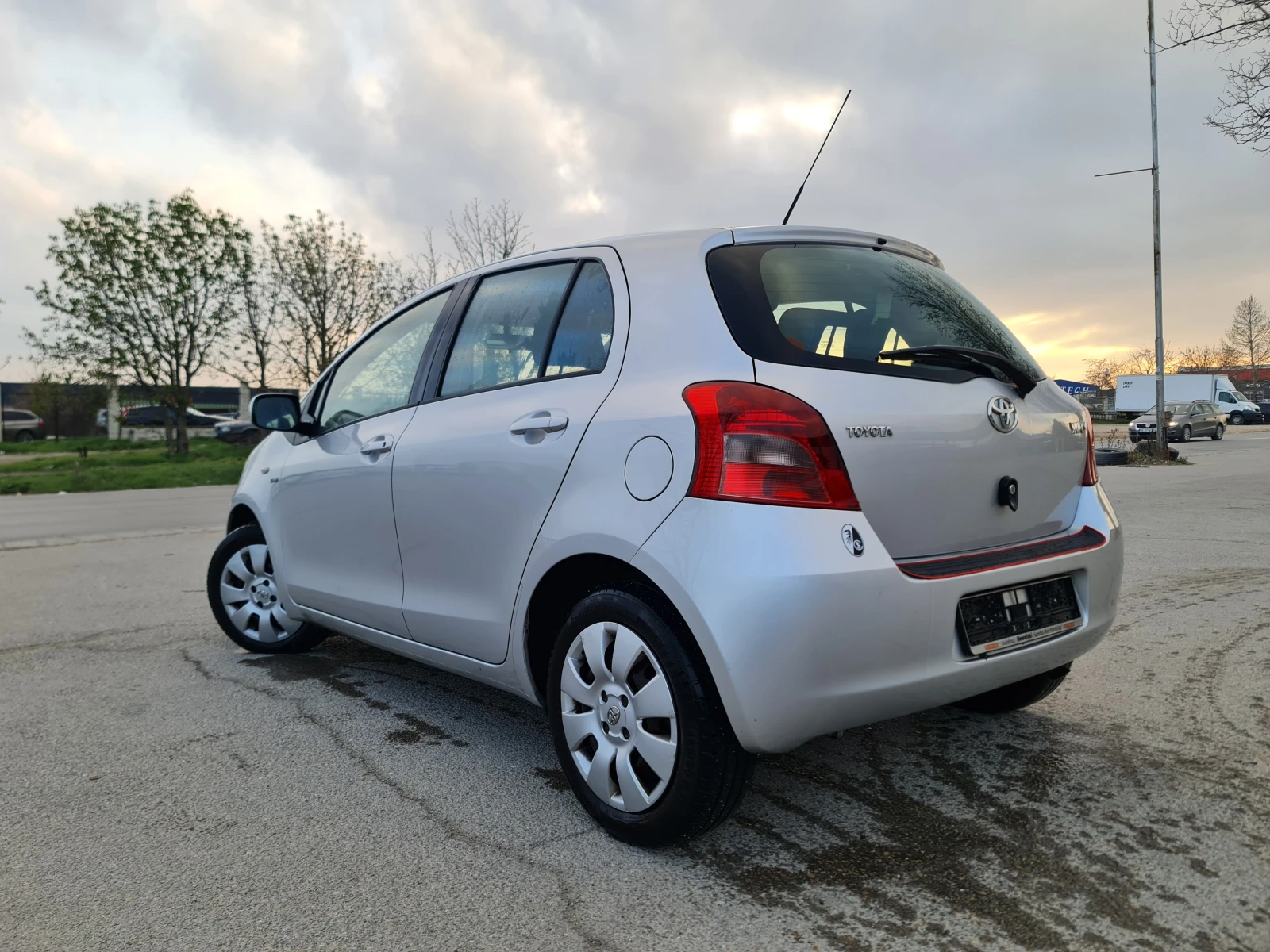 Toyota Yaris KATO ЧИСТО НОВА - изображение 4