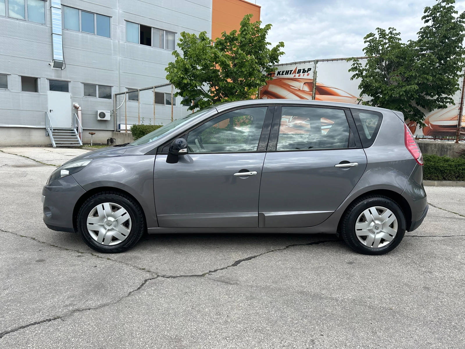 Renault Scenic 2.0i 140 к.с./ Газ - изображение 2