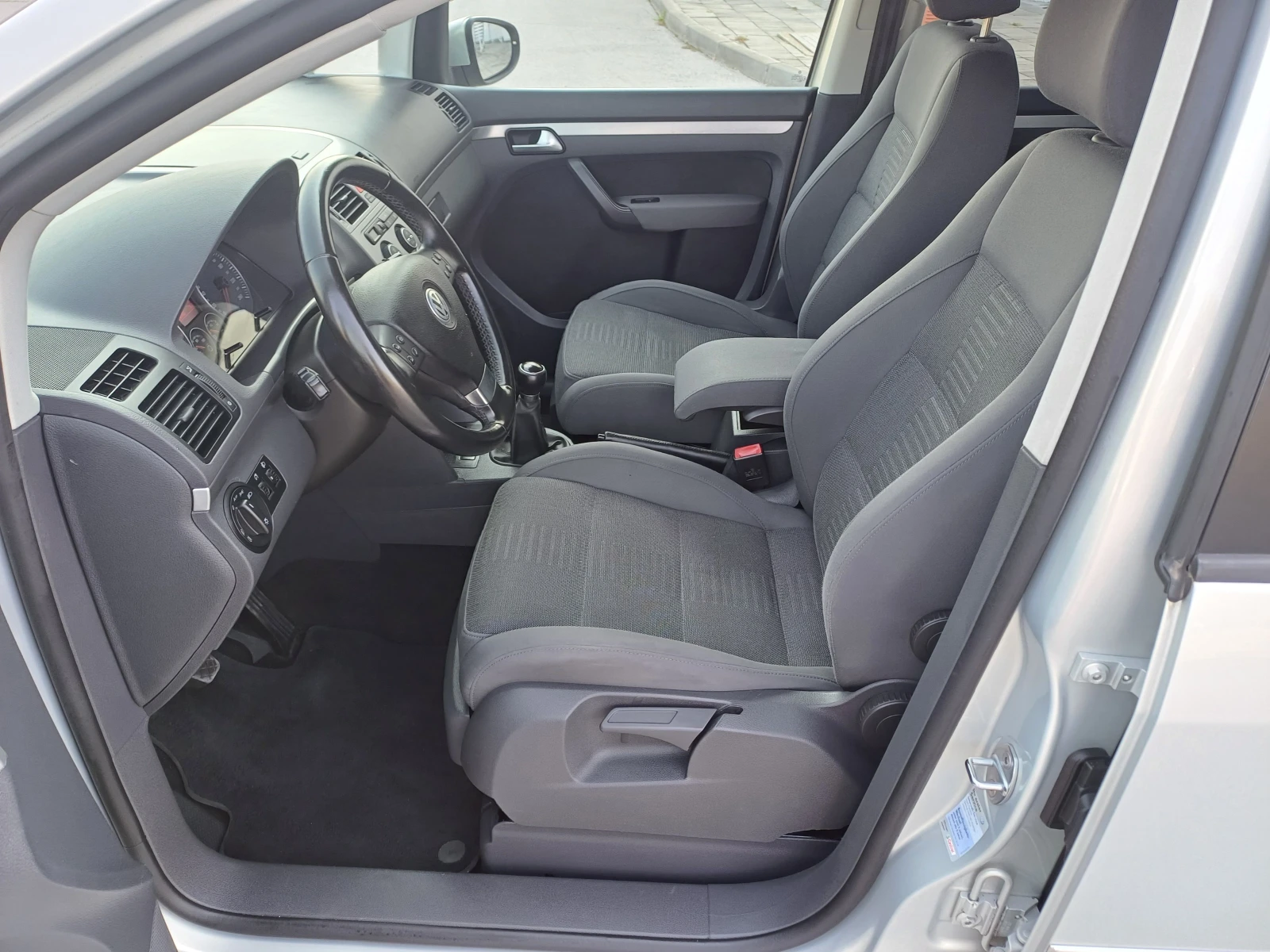VW Touran Highline 1.9 TDI 6ск. - изображение 7