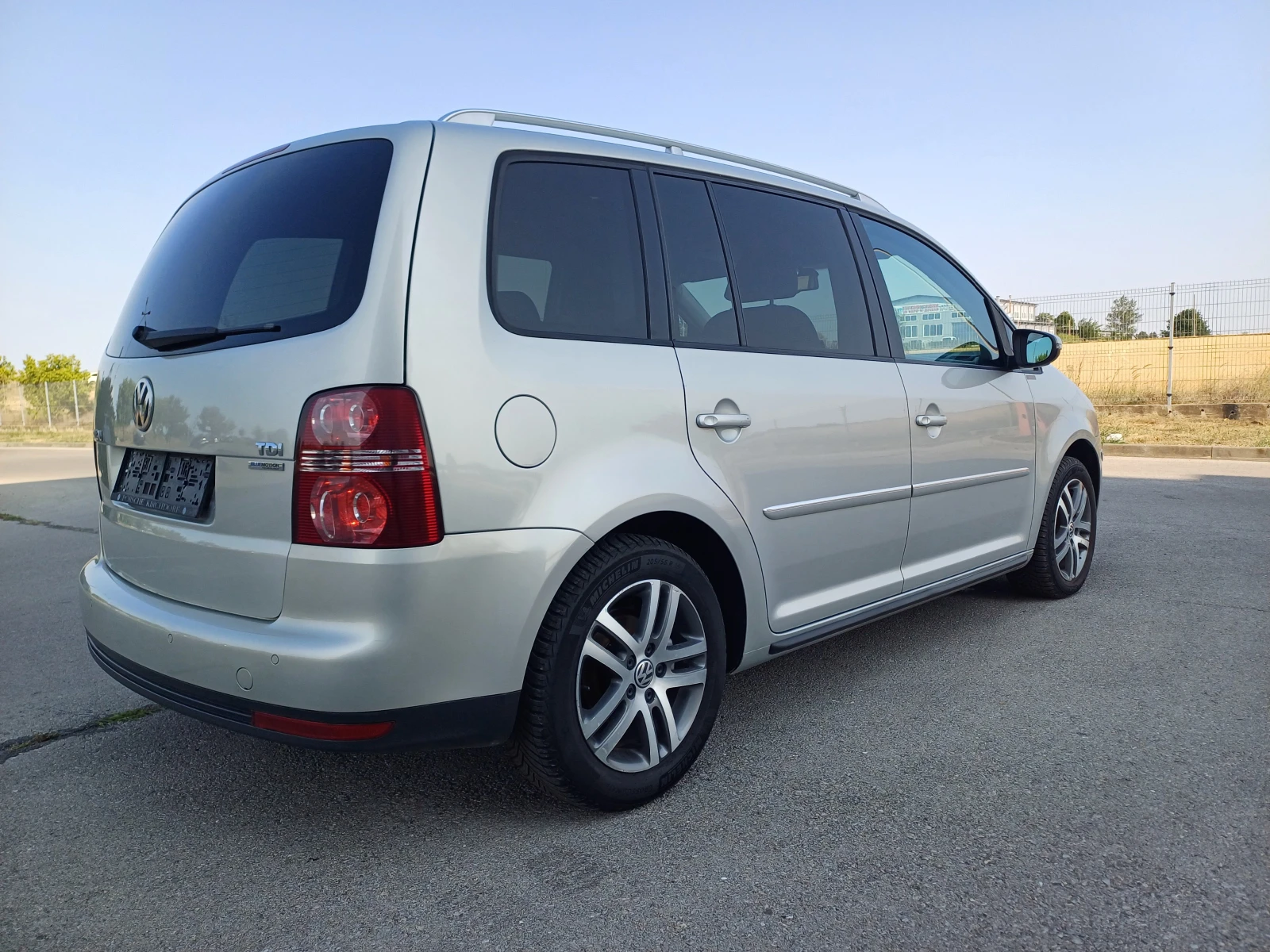 VW Touran Highline 1.9 TDI 6ск. - изображение 4