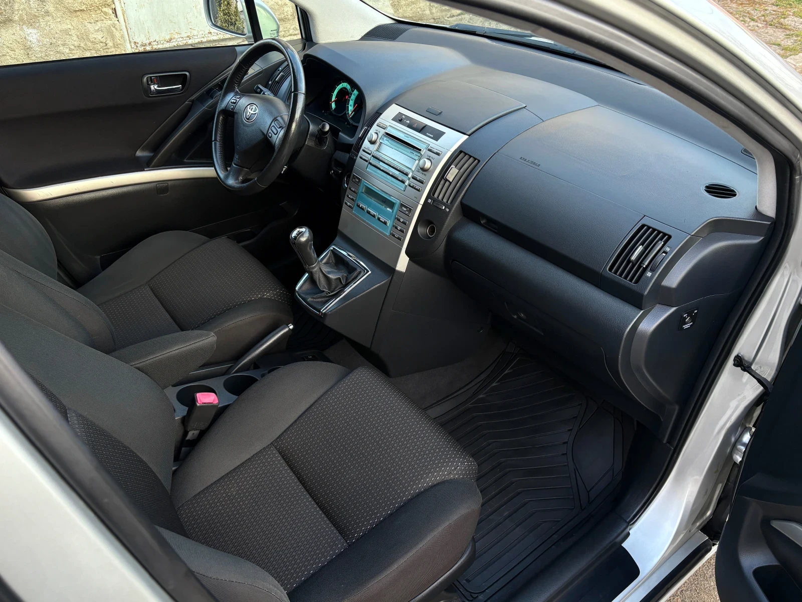 Toyota Corolla verso 2.2D4D 136к.с.~Фейслифт~  220 000км~, снимка 8 - Автомобили и джипове - 53840137