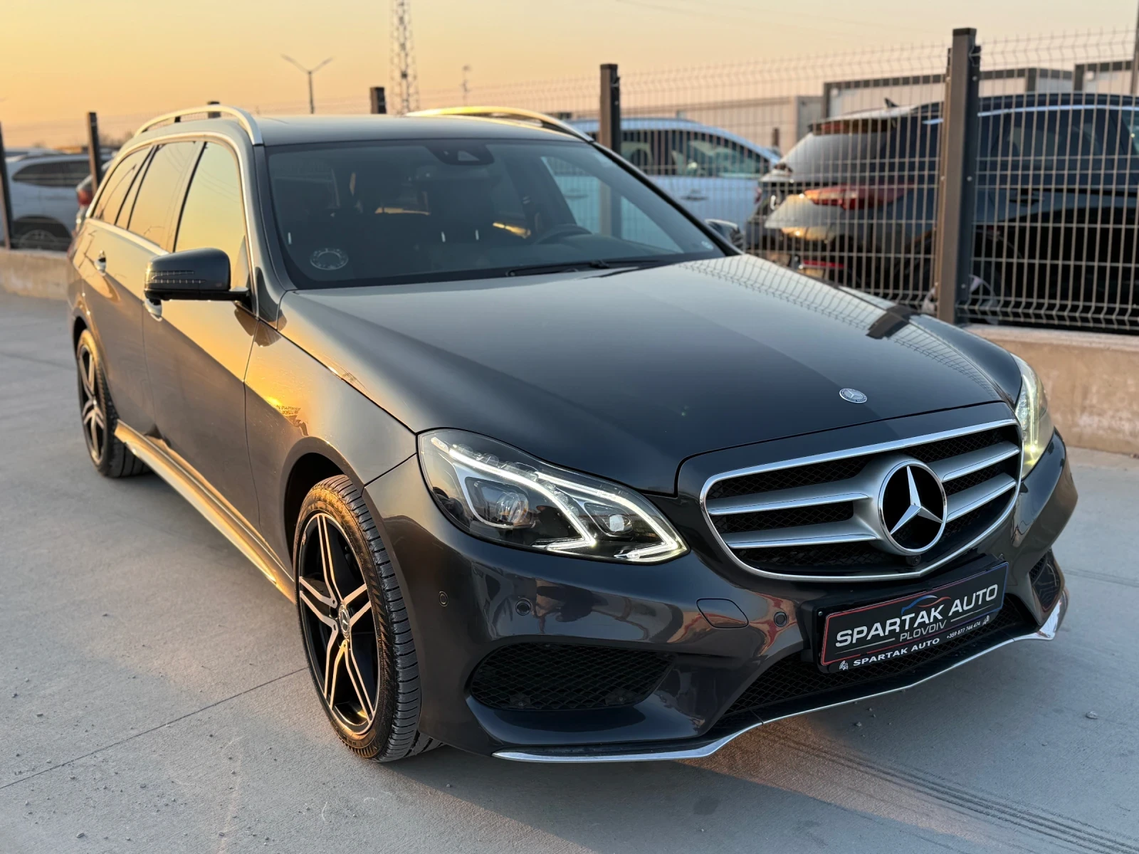 Mercedes-Benz E 350 * 2015г* FACE* 9G* AMG* Топ Състояние* Full Max* , снимка 3 - Автомобили и джипове - 53866716