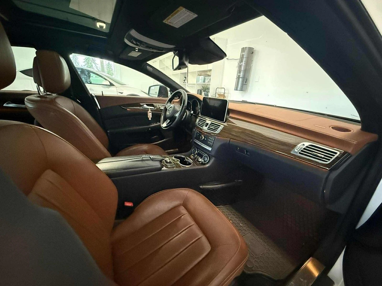 Mercedes-Benz CLS 500 РЕГИСТРАЦИЯ & ОБСЛУЖВАНЕ, снимка 10 - Автомобили и джипове - 54135949