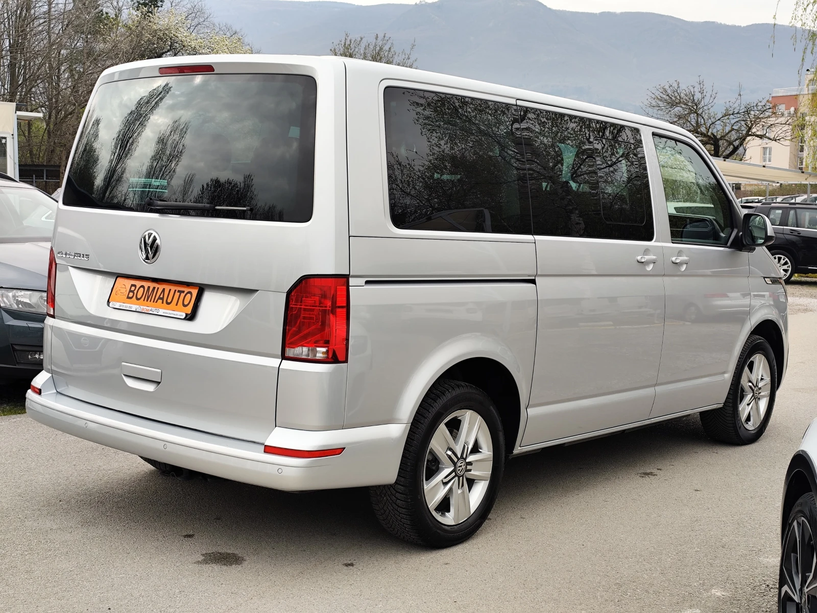 VW Multivan CARAVELLE* 2.0TDi* 9 MECTA* NAVI* EURO6D* , снимка 4 - Автомобили и джипове - 54213623