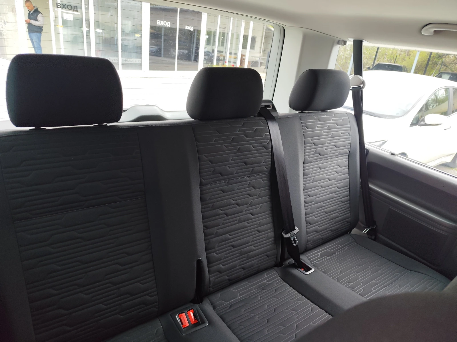 VW Multivan CARAVELLE* 2.0TDi* 9 MECTA* NAVI* EURO6D* , снимка 11 - Автомобили и джипове - 54213623