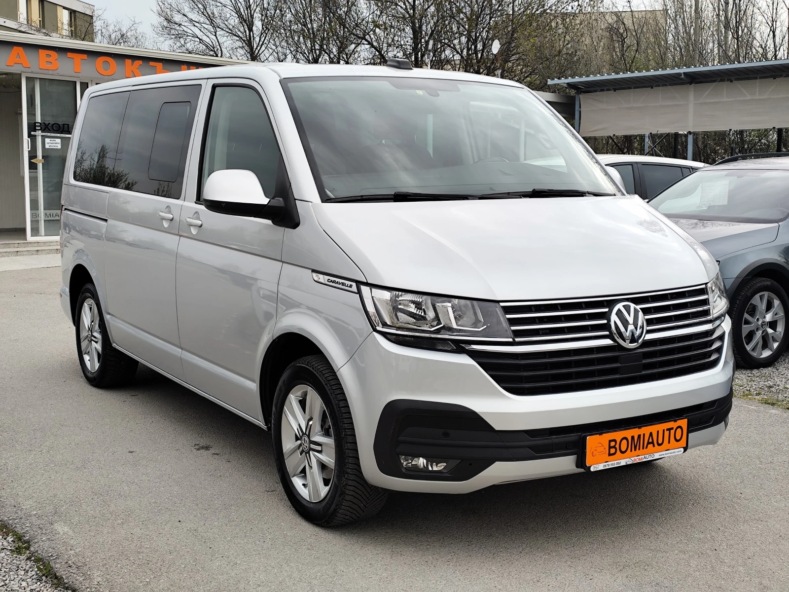 VW Multivan CARAVELLE* 2.0TDi* 9 MECTA* NAVI* EURO6D* , снимка 3 - Автомобили и джипове - 54213623