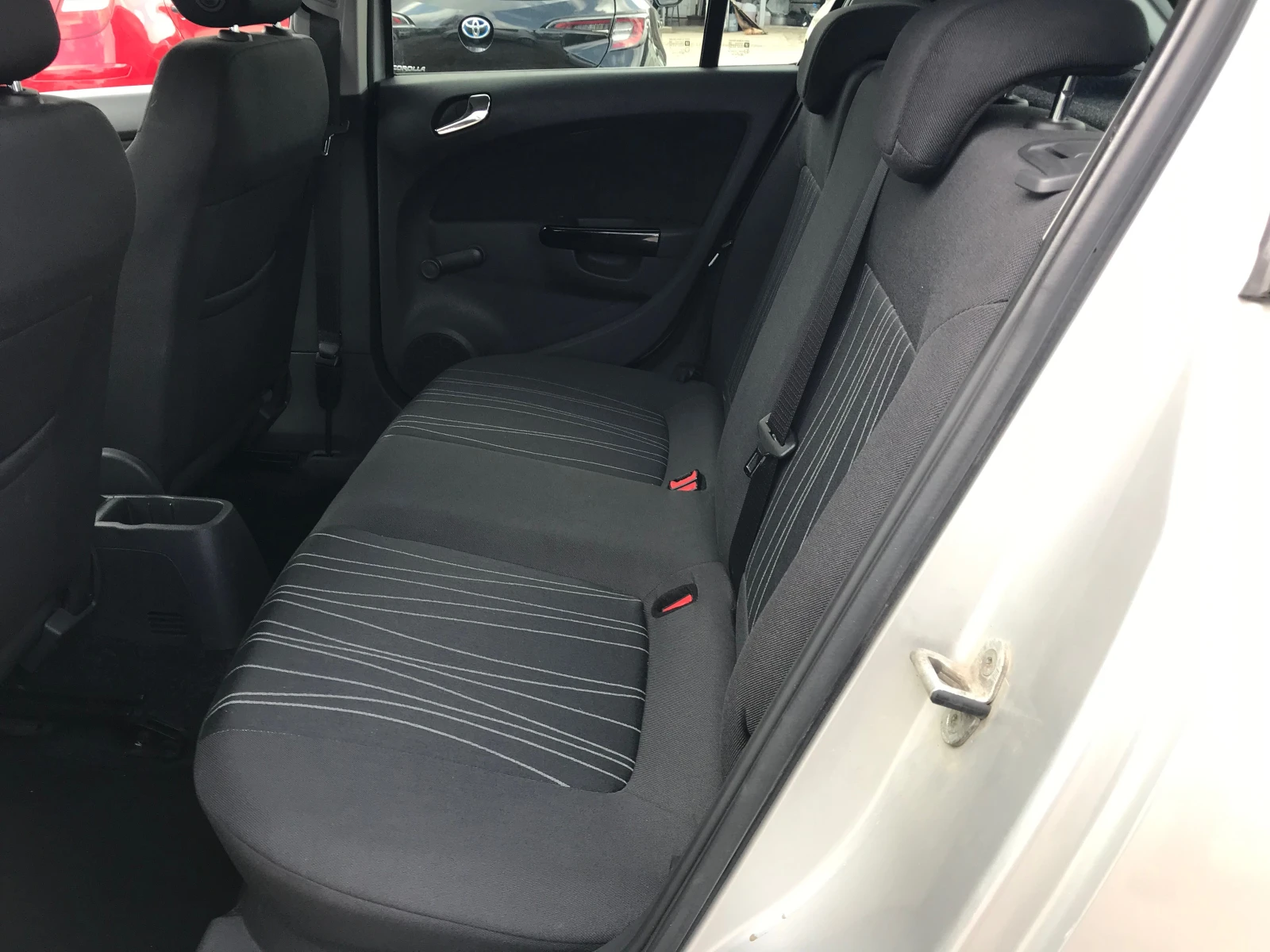 Opel Corsa 1.4i-87kc., снимка 11 - Автомобили и джипове - 54236160