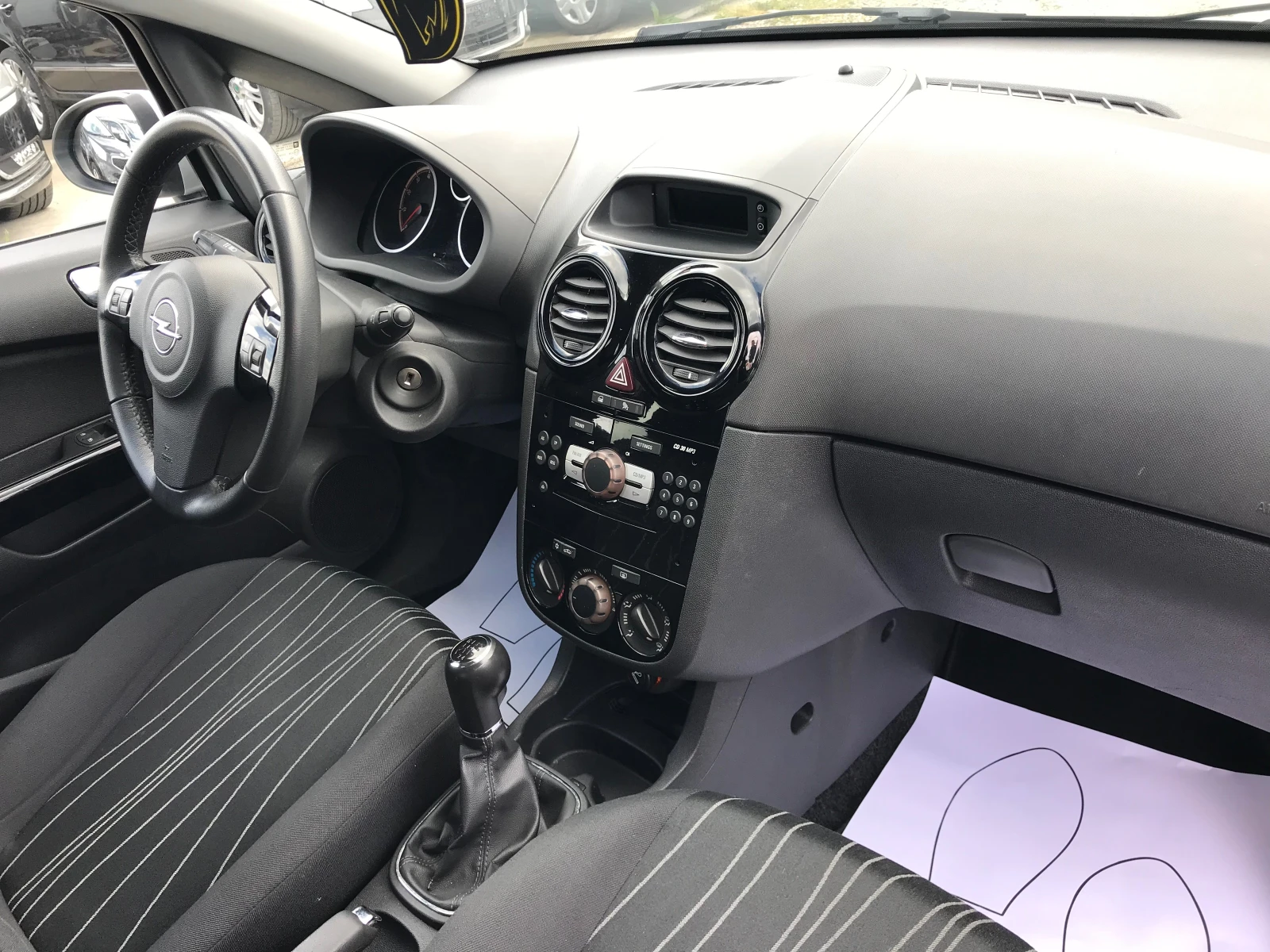 Opel Corsa 1.4i-87kc., снимка 14 - Автомобили и джипове - 54236160