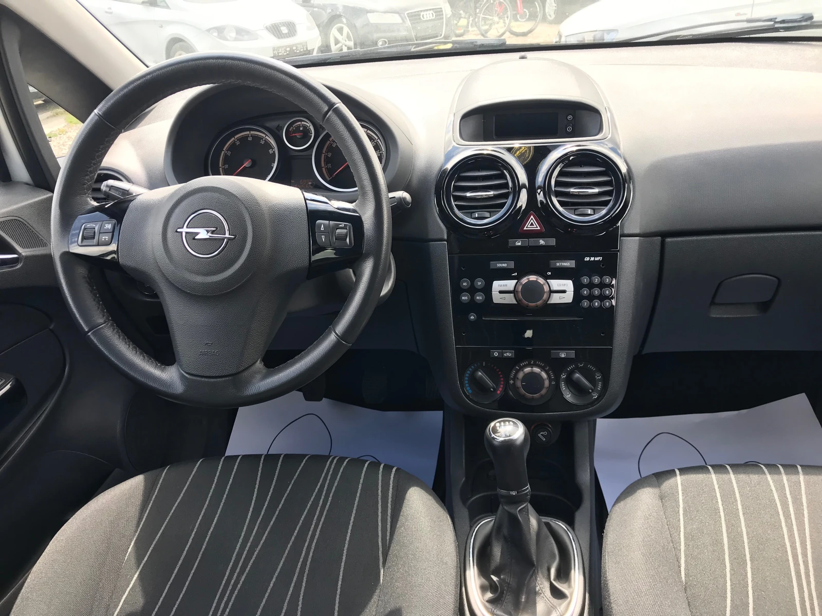 Opel Corsa 1.4i-87kc., снимка 15 - Автомобили и джипове - 54236160