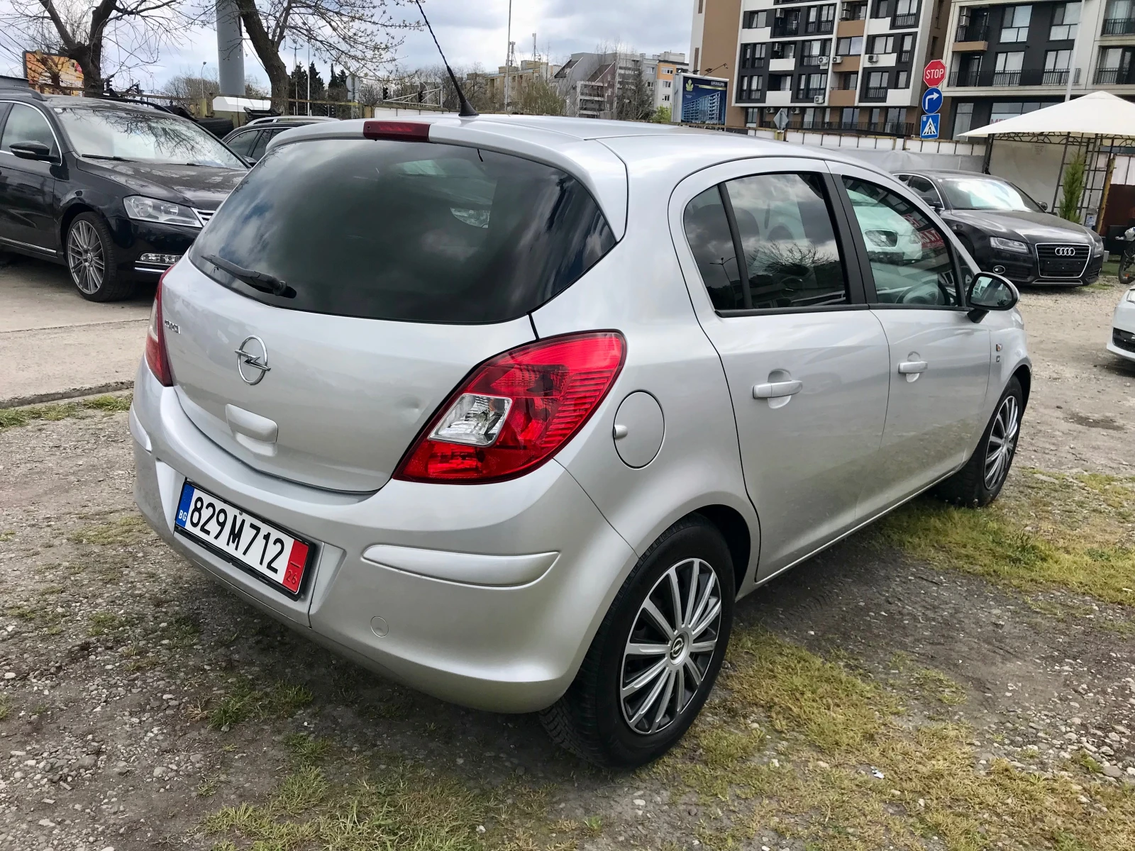 Opel Corsa 1.4i-87kc., снимка 7 - Автомобили и джипове - 54236160