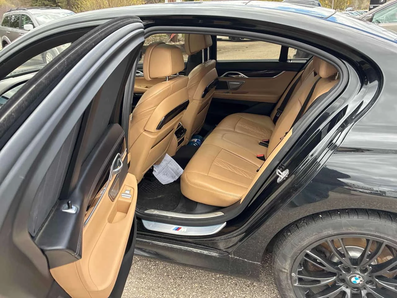 BMW 750 xDrive /360/DISTRONIC/Harman Kardon , снимка 17 - Автомобили и джипове - 54379118