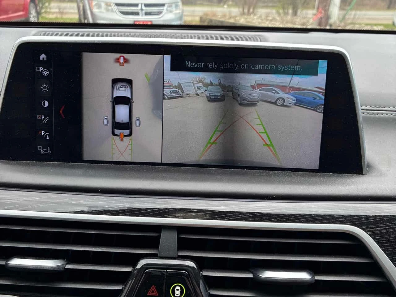 BMW 750 xDrive /360/DISTRONIC/Harman Kardon , снимка 15 - Автомобили и джипове - 54379118