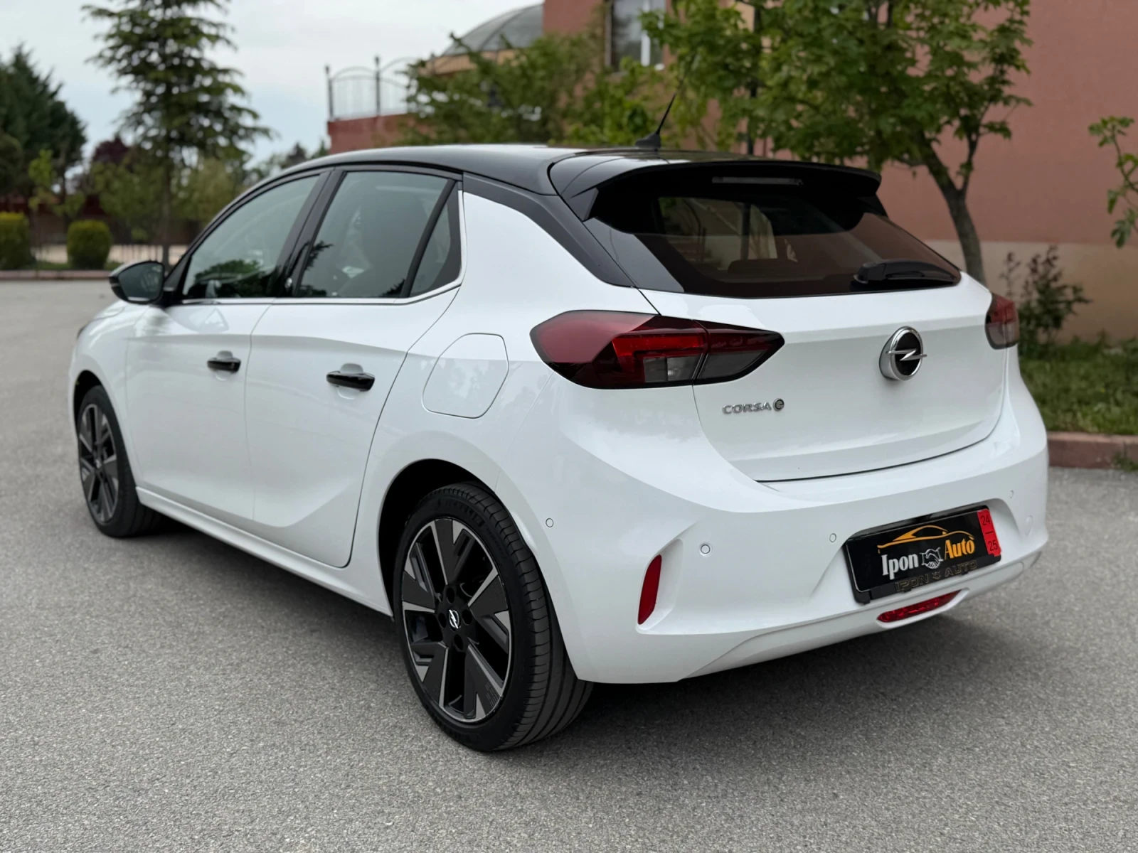 Opel Corsa 50KW* 98%Батерия* М.Точка* DISTR* КАМЕРА* ПОДГР* , снимка 4 - Автомобили и джипове - 54462582