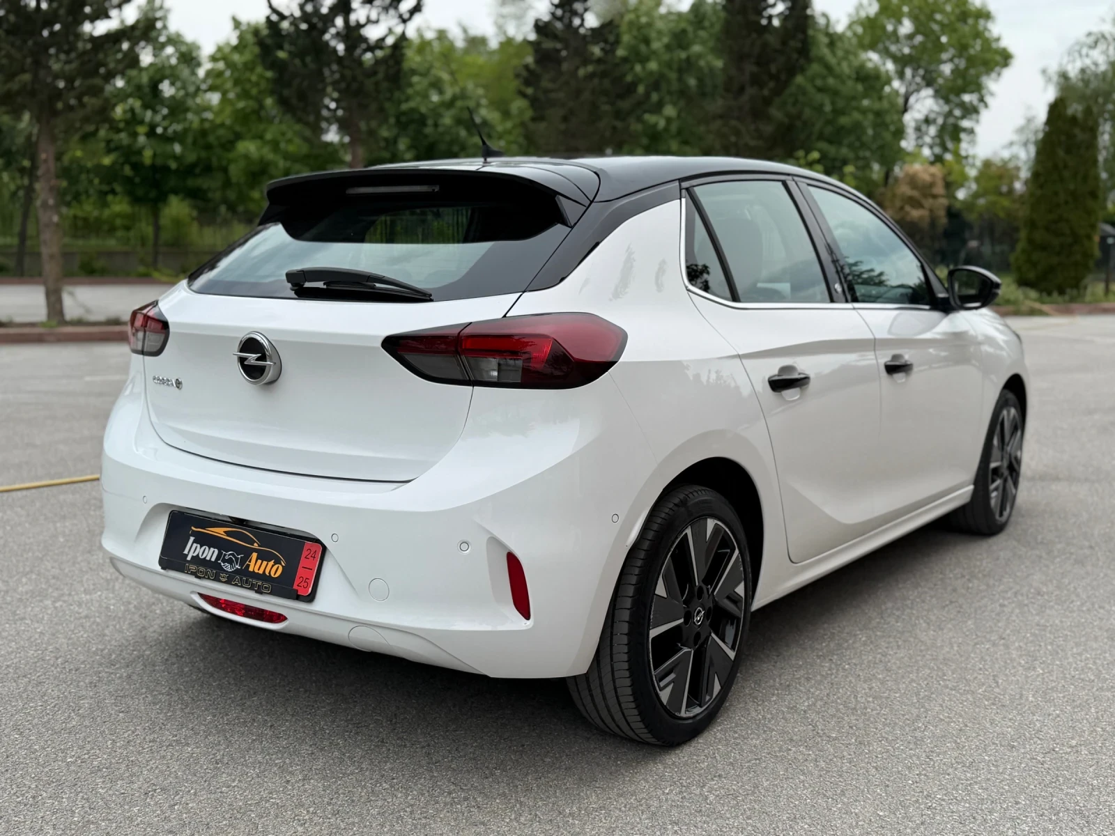 Opel Corsa 50KW* 98%Батерия* М.Точка* DISTR* КАМЕРА* ПОДГР* , снимка 2 - Автомобили и джипове - 54462582