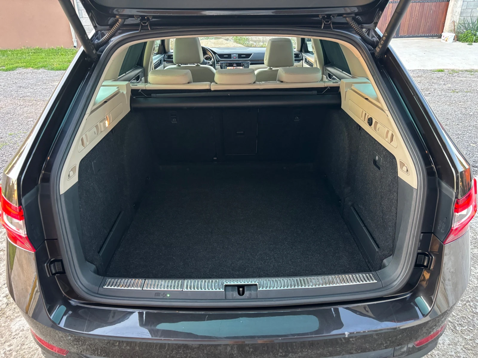 Skoda Superb 2.0TDI 4x4 DSG LAURIN&KLEMENT, снимка 16 - Автомобили и джипове - 54896704