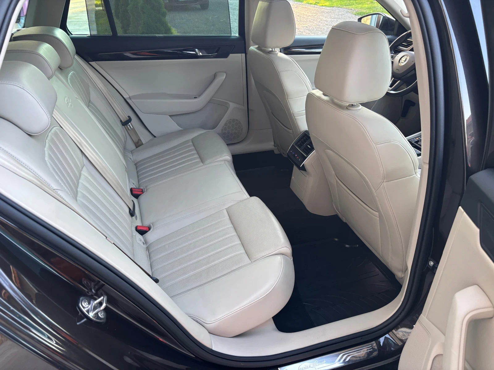 Skoda Superb 2.0TDI 4x4 DSG LAURIN&KLEMENT, снимка 9 - Автомобили и джипове - 54896704