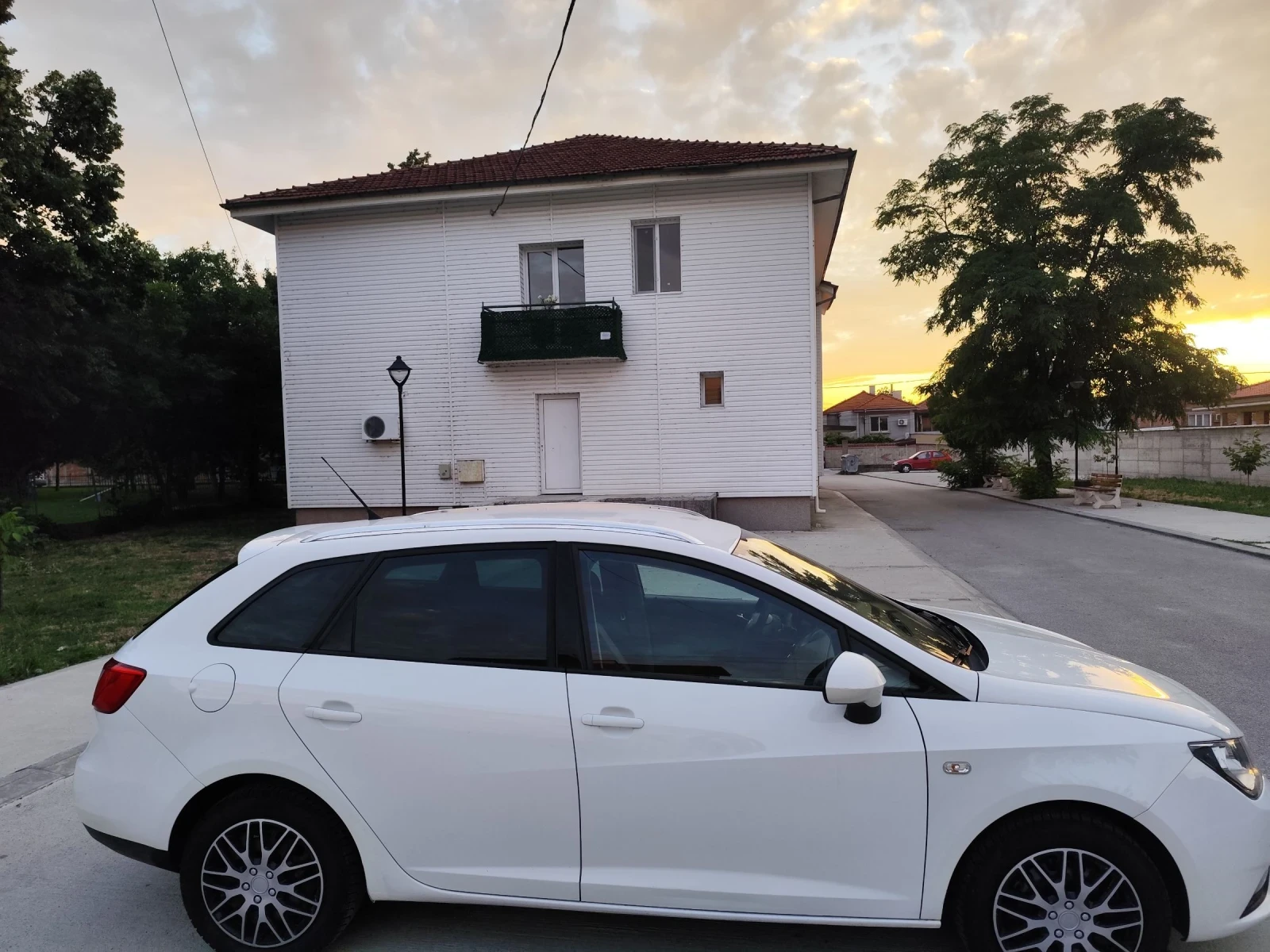 Seat Ibiza 1.6 TDI, снимка 4 - Автомобили и джипове - 55271132