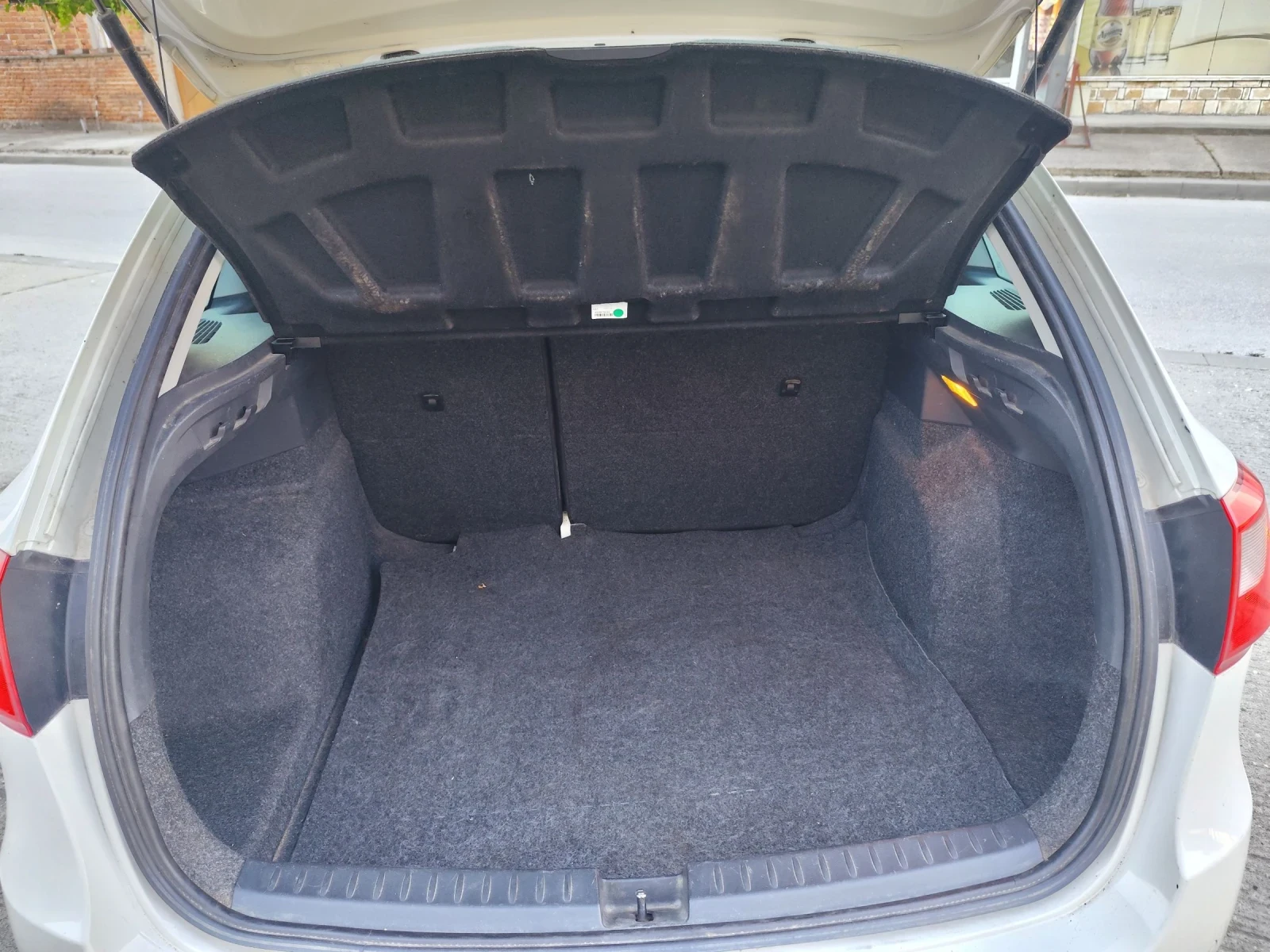 Seat Ibiza 1.6 TDI, снимка 17 - Автомобили и джипове - 55066046