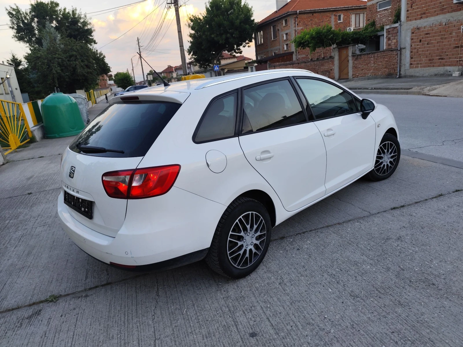 Seat Ibiza 1.6 TDI, снимка 4 - Автомобили и джипове - 55066046
