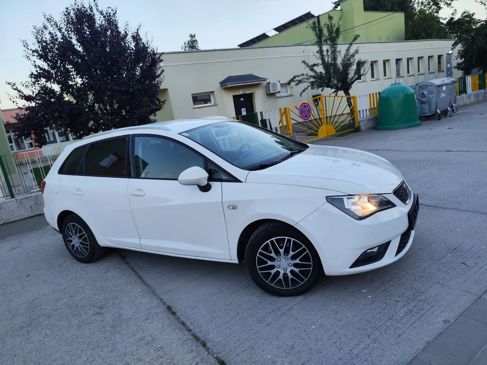 Seat Ibiza 1.6 TDI, снимка 3 - Автомобили и джипове - 55066046
