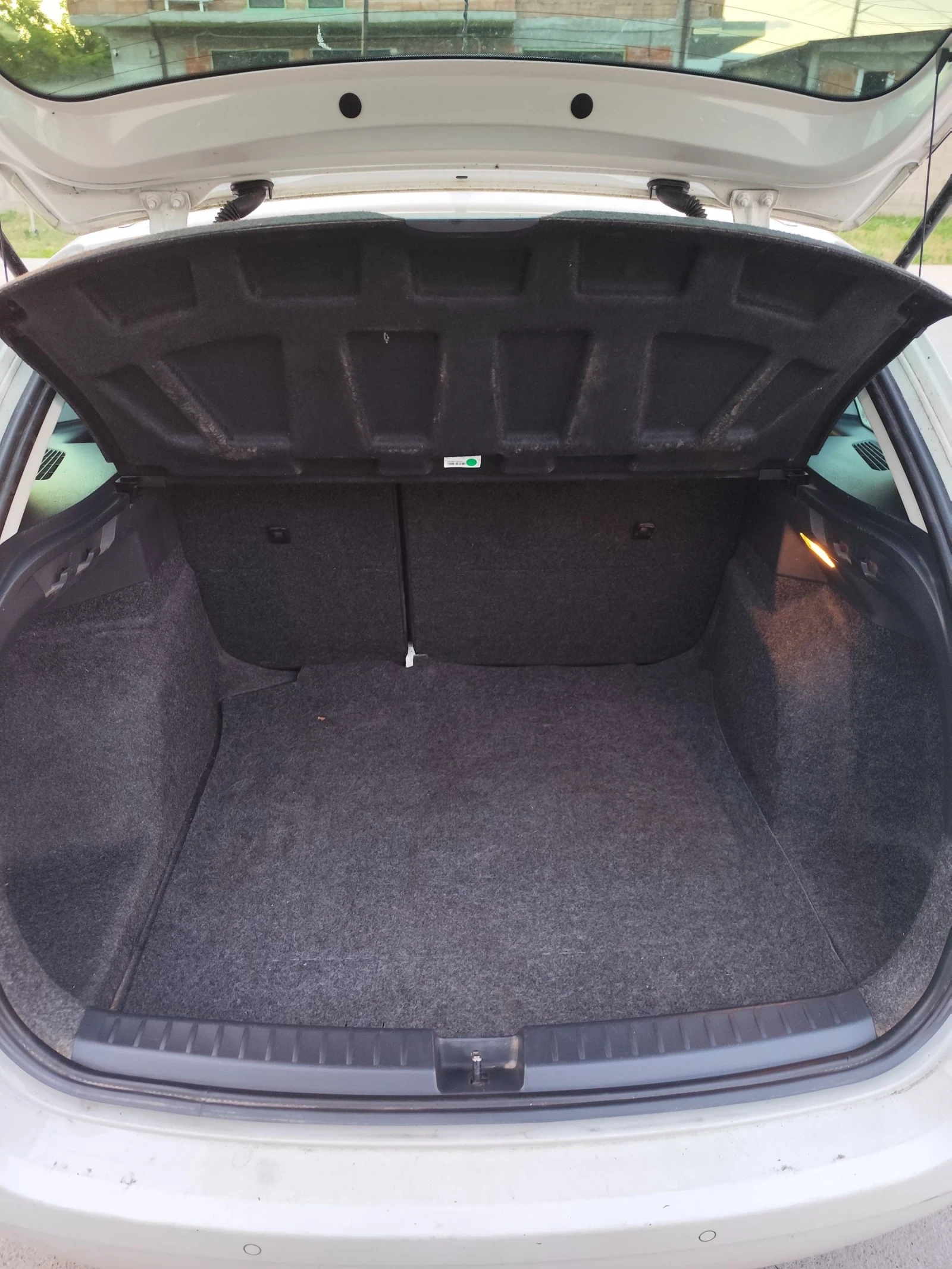 Seat Ibiza 1.6 TDI, снимка 8 - Автомобили и джипове - 55271132