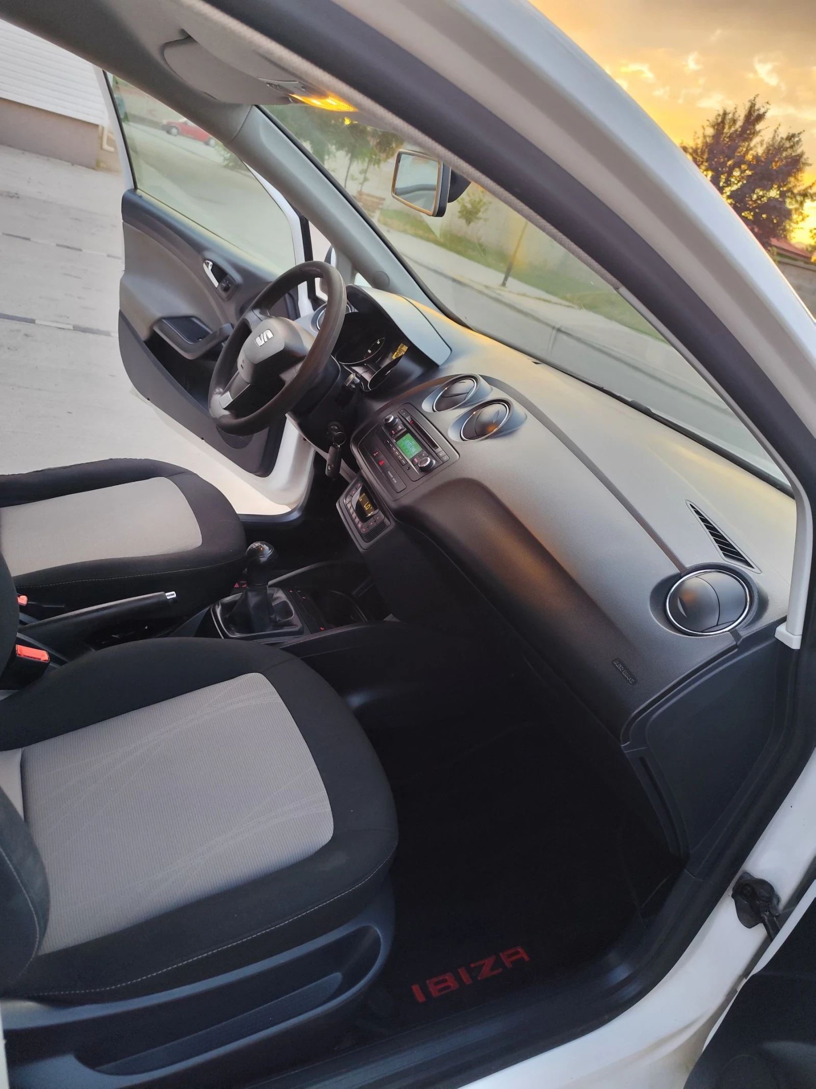 Seat Ibiza 1.6 TDI, снимка 12 - Автомобили и джипове - 55271132