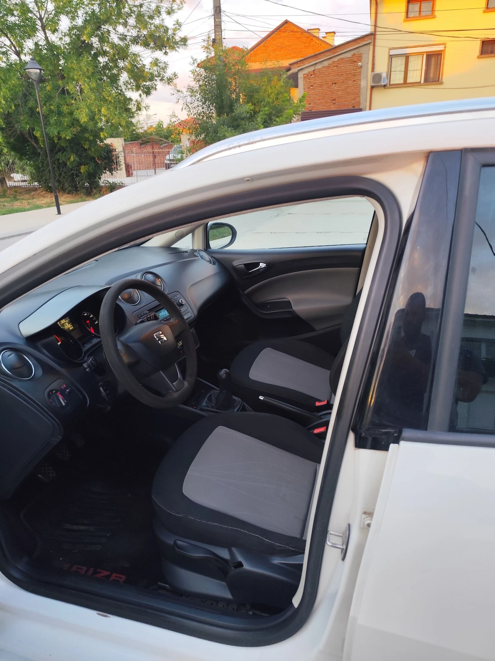 Seat Ibiza 1.6 TDI, снимка 10 - Автомобили и джипове - 55271132