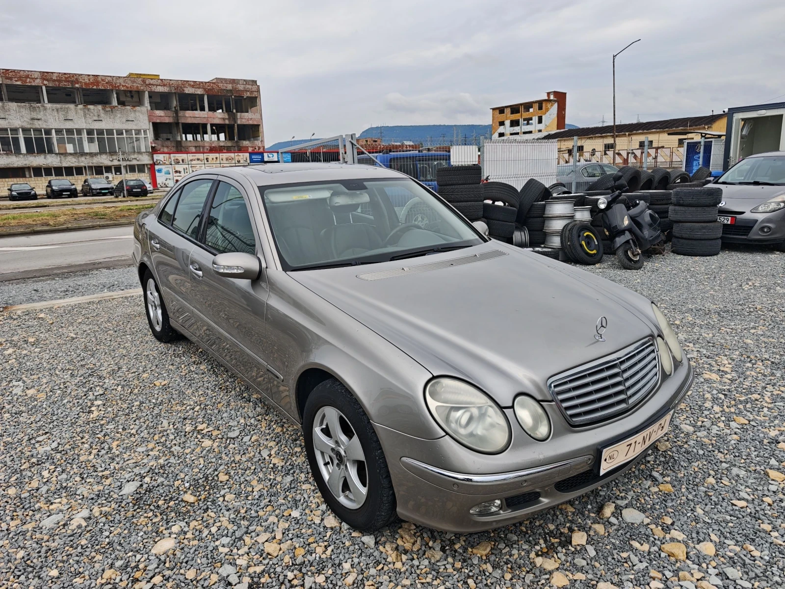 Mercedes-Benz E 270, снимка 3 - Автомобили и джипове - 55151833