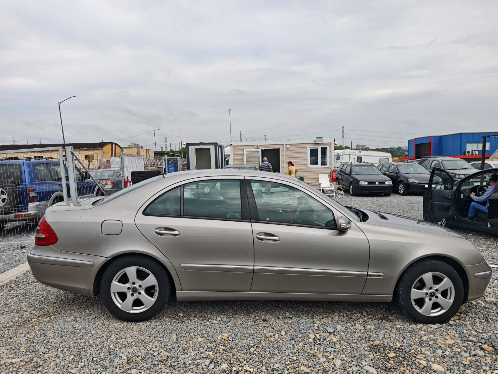 Mercedes-Benz E 270, снимка 4 - Автомобили и джипове - 55151833
