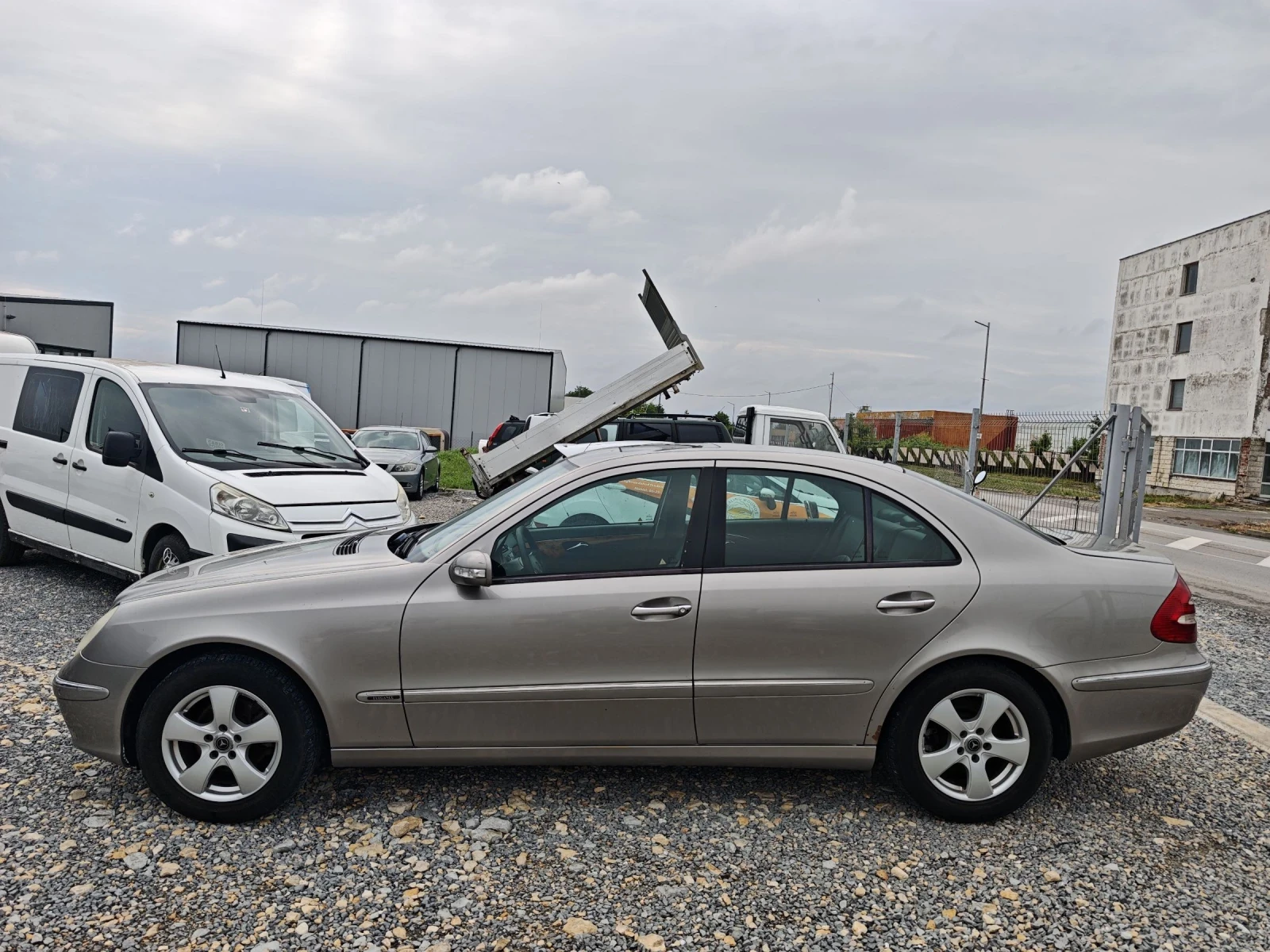 Mercedes-Benz E 270, снимка 8 - Автомобили и джипове - 55151833