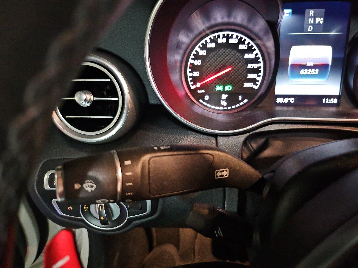 Mercedes-Benz C 63 AMG BLIND SPOT* HUD* ЕЛ. БАГАЖНИК* 360* КРАЙНА ЦЕНА, снимка 17 - Автомобили и джипове - 55963593