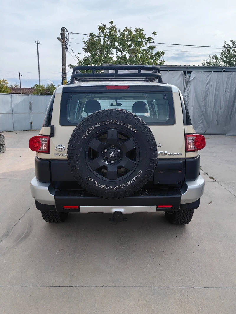 Toyota Fj cruiser 4.0 V6 Ръчка, снимка 6 - Автомобили и джипове - 47330027