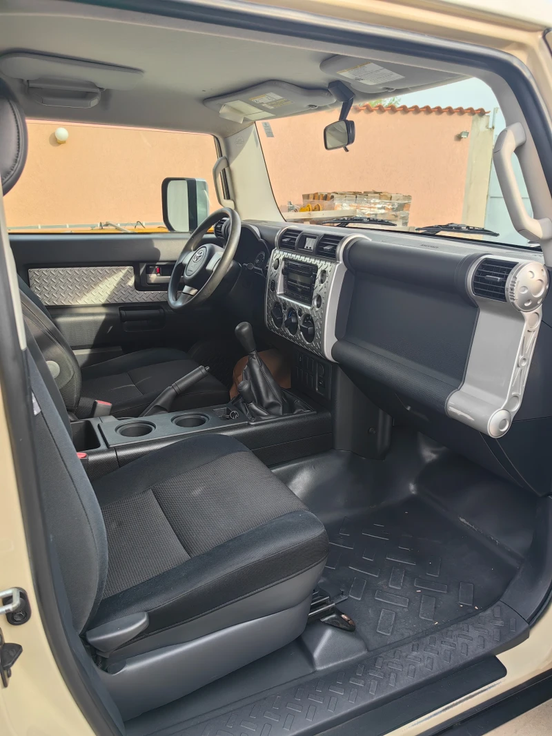 Toyota Fj cruiser 4.0 V6 Ръчка, снимка 10 - Автомобили и джипове - 47330027