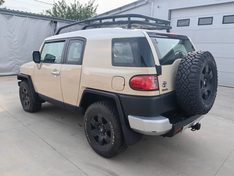 Toyota Fj cruiser 4.0 V6 Ръчка, снимка 5 - Автомобили и джипове - 47330027