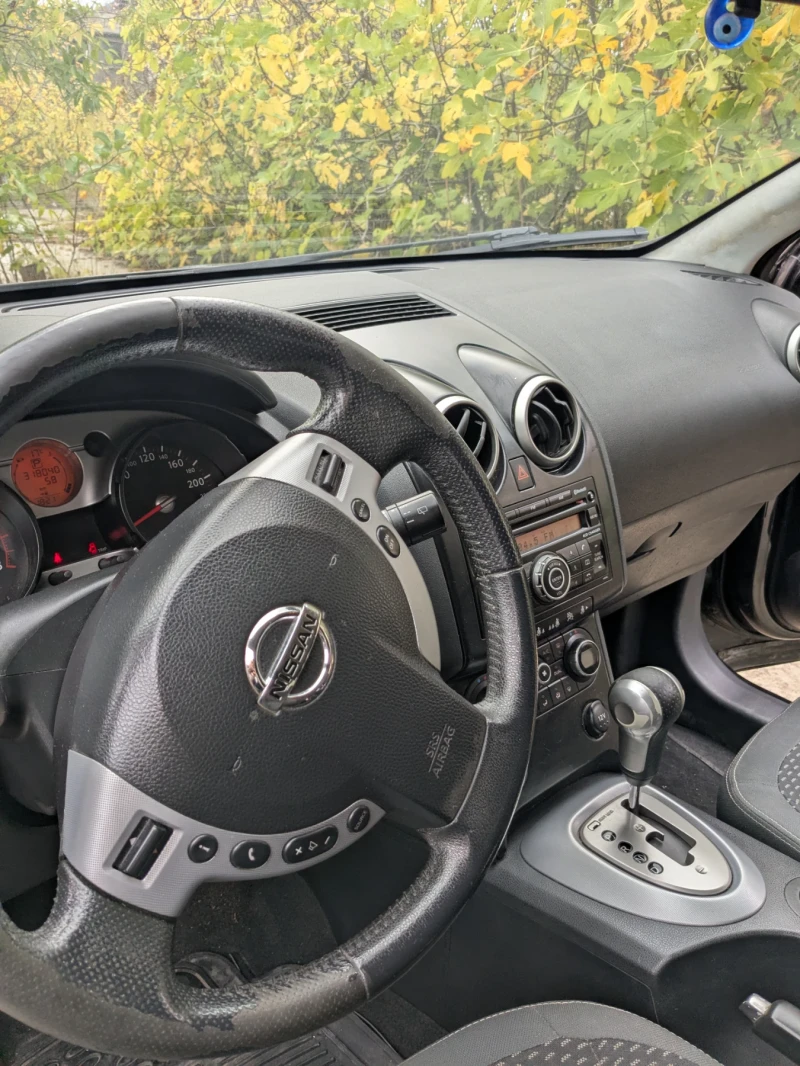 Nissan Qashqai, снимка 8 - Автомобили и джипове - 52264361