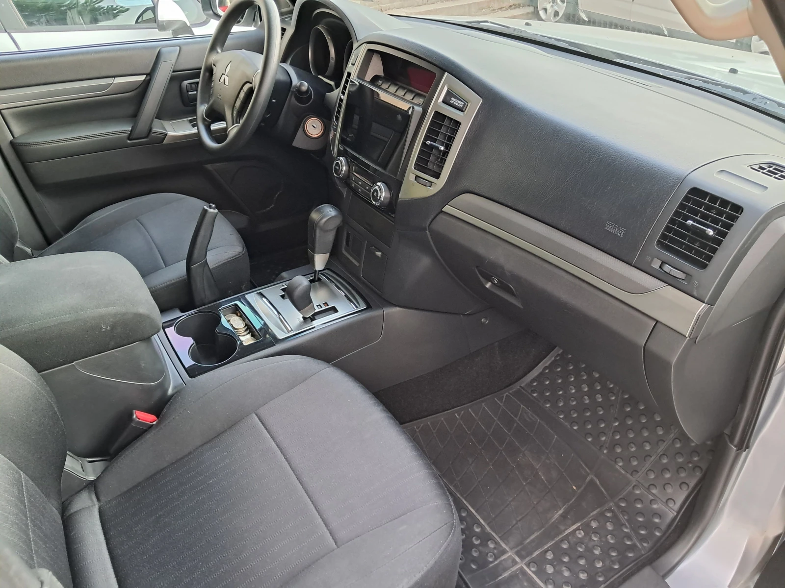 Mitsubishi Pajero 134000 км-ПЪЛНА СЕРВИЗНА ИСТОРИЯ В СИЛВЪР СТАР - изображение 6