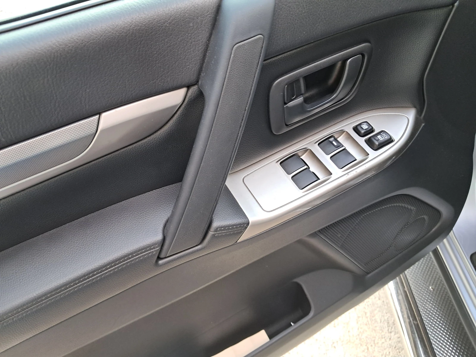 Mitsubishi Pajero 134000 км-ПЪЛНА СЕРВИЗНА ИСТОРИЯ В СИЛВЪР СТАР - изображение 9